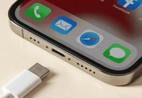 宝鸡苹果15维修分享iPhone15改USB-C接口后能和安卓用户互借充电器吗 